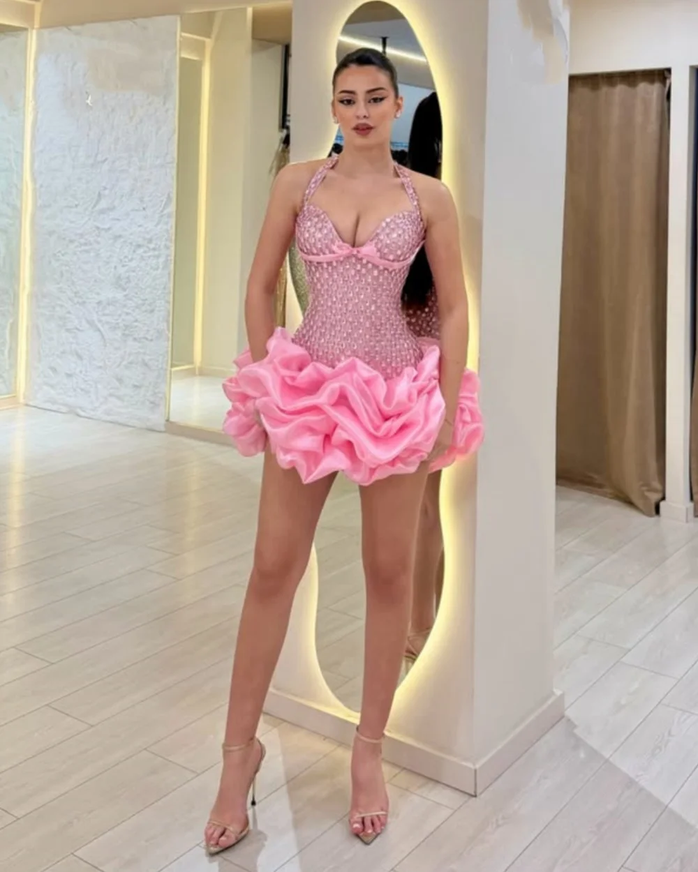 

Customized Exquisite Women Rhinestone Ruched A-Line Evening Dress Modern Style Halter Sleeveless Knee Length Dresses Party Gowns