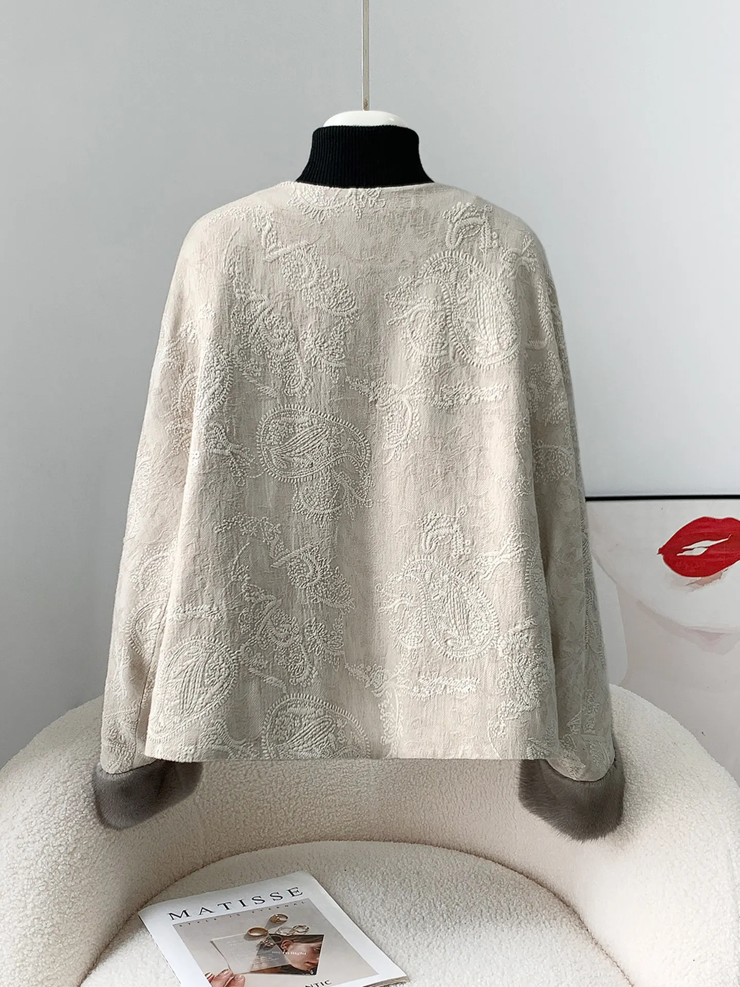 Neuer Pelzmantel im chinesischen Stil für junge Frauen mit importiertem Nerzfell und Maulbeerseiden-Innenfutter, neuer Winterstil 2025,