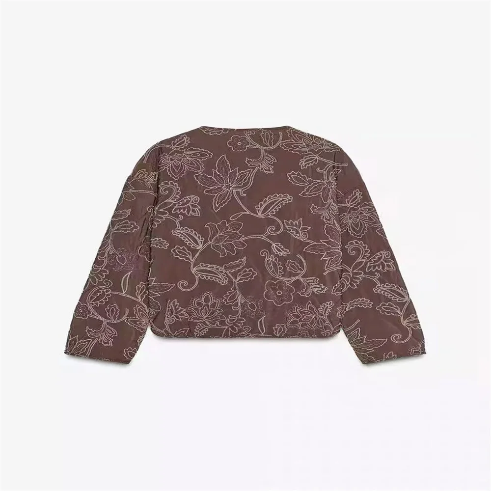 เสื้อแจ็คเก็ตผู้หญิงสไตล์ยุโรปและอเมริกาสำหรับฤดูใบไม้ร่วง คอทรงกลม แขนยาว มีกระเป๋า แต่งลายปัก