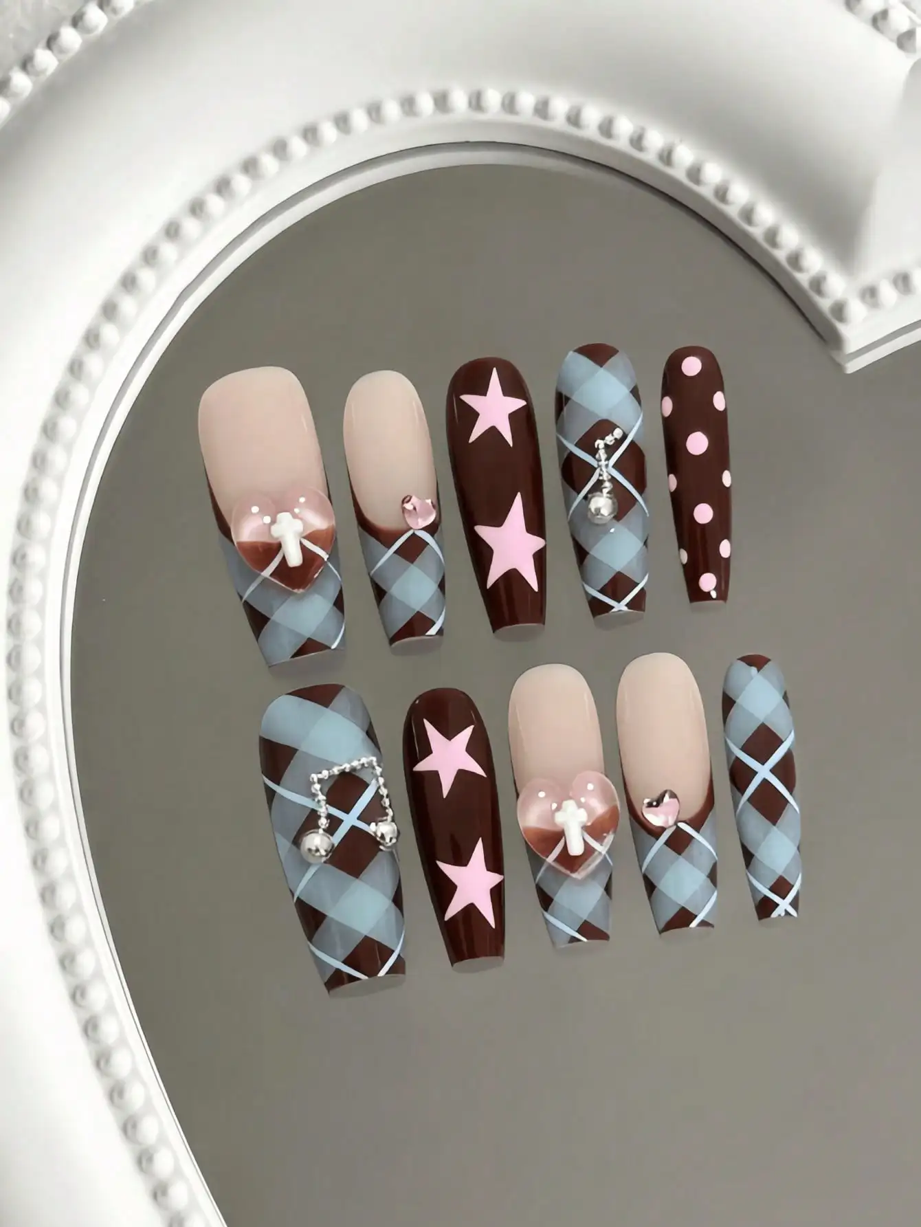 10 Pieces of Medium-Length Brown and Blue Plaid Star-Shaped Press-On Nails, Sweet and Cool Academy Style, Featuring Plaid, Stars, and Heart Crosses as Patterns, with Contrasting Colors and Hand-Painted 3D Decorations, Suitable for Vacations, Summer, Campus Life, Daily Commuting, and Sweet Girl Dates, Comes with Jelly Glue and Nail File