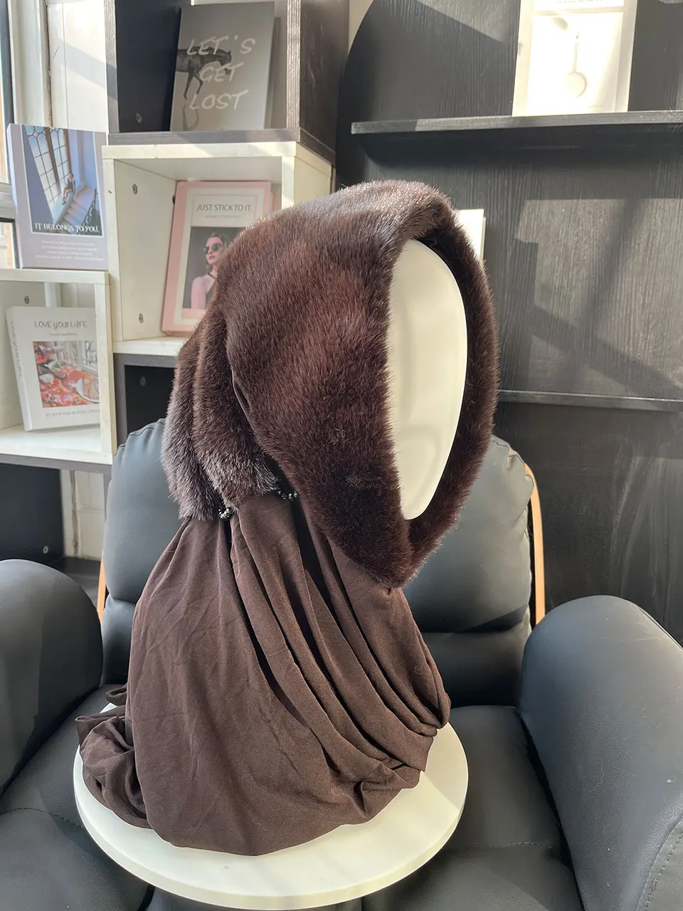 Kunstnerzfell-Mütze mit Kapuze für Damen, Winter-Wärme, Luxuriöser Vollpelz-Kunstnerzschal, Stilvolle Modische Damen-Outdoor-Kopfbedeckung – Detail 1