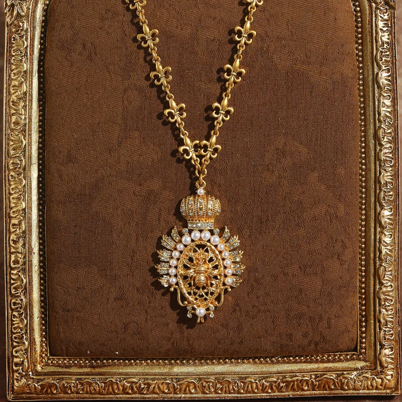 Vintage Rhinestone Pearl Bee Pendants And Necklaces Moth Antique Gold Color Wedding Palace Accessories For Women 2025 New In