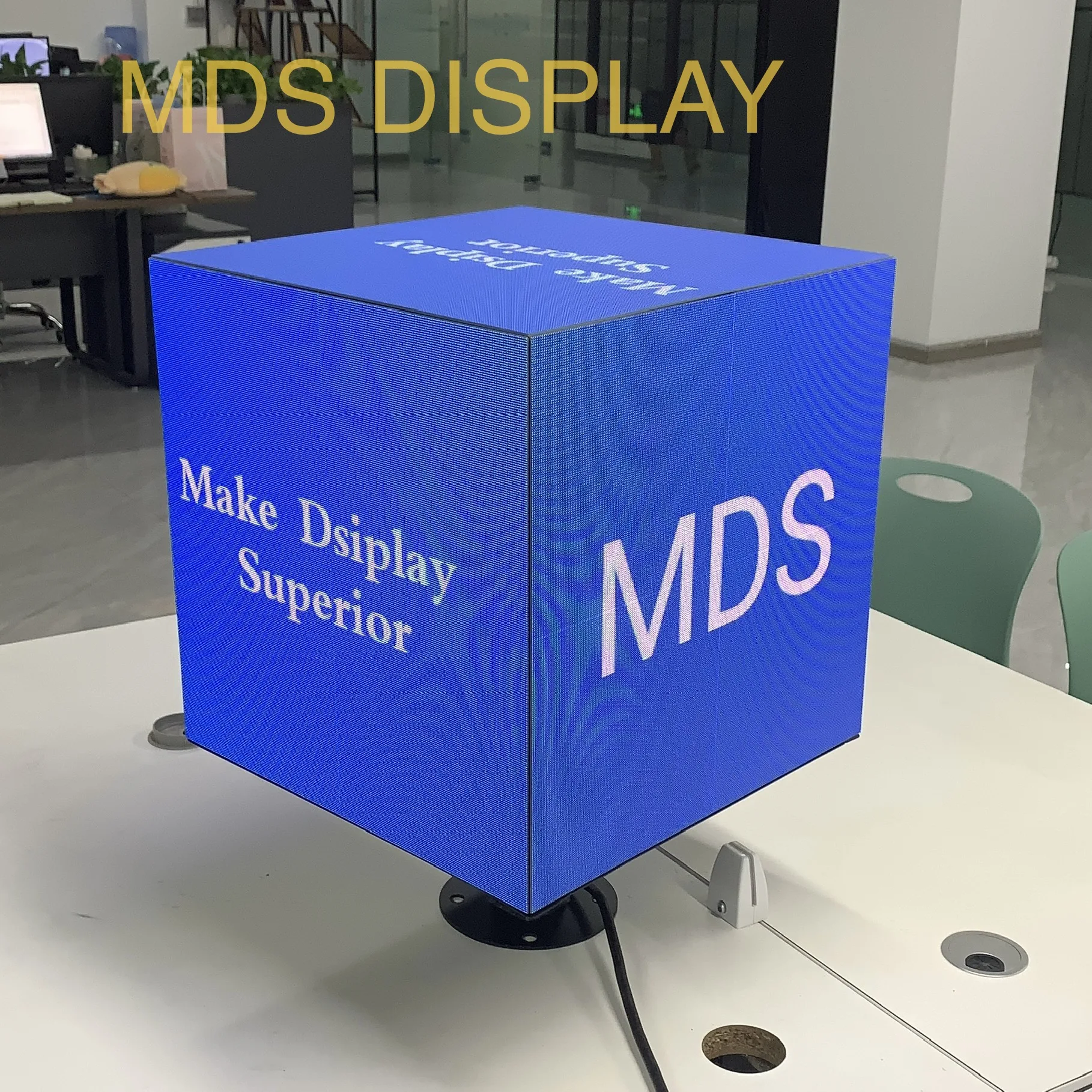 

Shenzhen MDS P3 four screen 576*576*576mm high definition full color waterproof cube displays easily control by phone