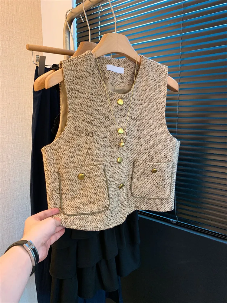 

Elegant Slimming Sleeveless round Neck Vest Cardigan Women's Fashion Commute Style Korean Version Straight Cut Silk Top