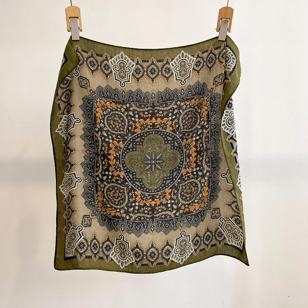 Modische Bandana-Halstücher für Frauen, Blumenmuster, Taschentuch, Hijab-Schal, weibliches Luxus-Stirnband, weiche Halstücher, 68 cm – Detail 3