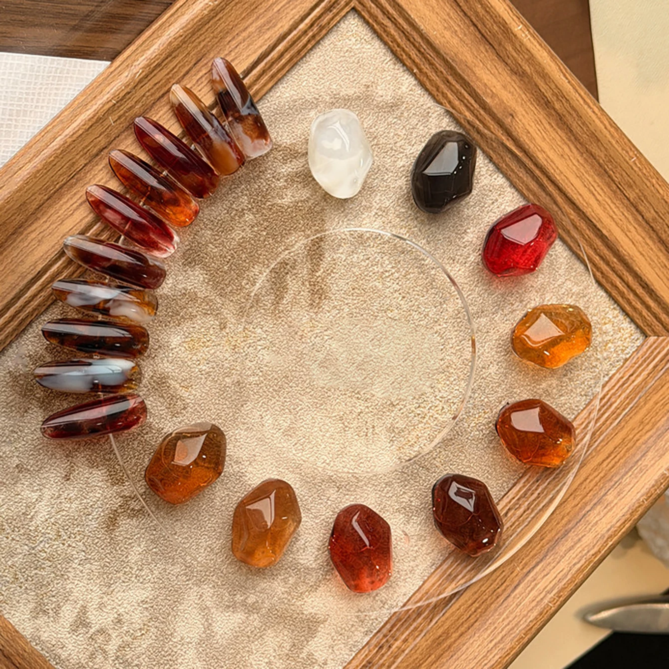 9-Farben-Set mit Gel-Nagellack in den Farben Amber und Jelly, glänzende, transparente und matte Farben, zum Gestalten von Herbst- und Winternägeln, Salonqualität. – Detail 3