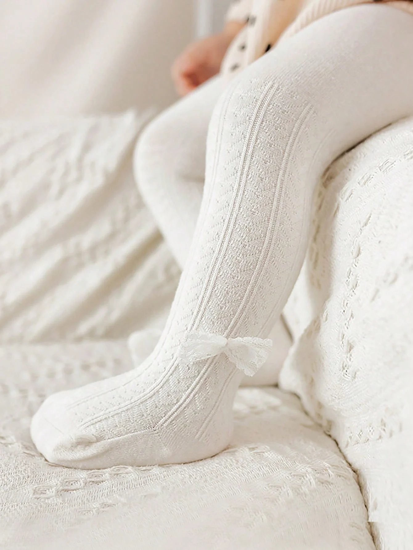 1 Pair of Baby Girls' Heart-Patterned Leggings with Lace Bowknots Decoration Are Suitable for Girls to Wear with Lolita Outfits for Everyday Wear - view 3