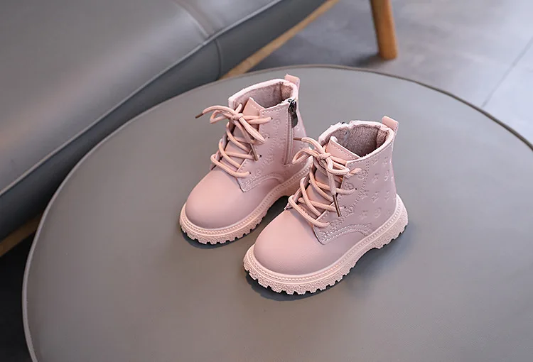 Bedruckte PU-Lederstiefel für Jungen und Mädchen, Herbst-Winter-Fleece-Kurzstiefel, rutschfeste, weiche Sohle, Freizeitstiefel, modische Kinderstiefel, Babystiefel – Detail 10