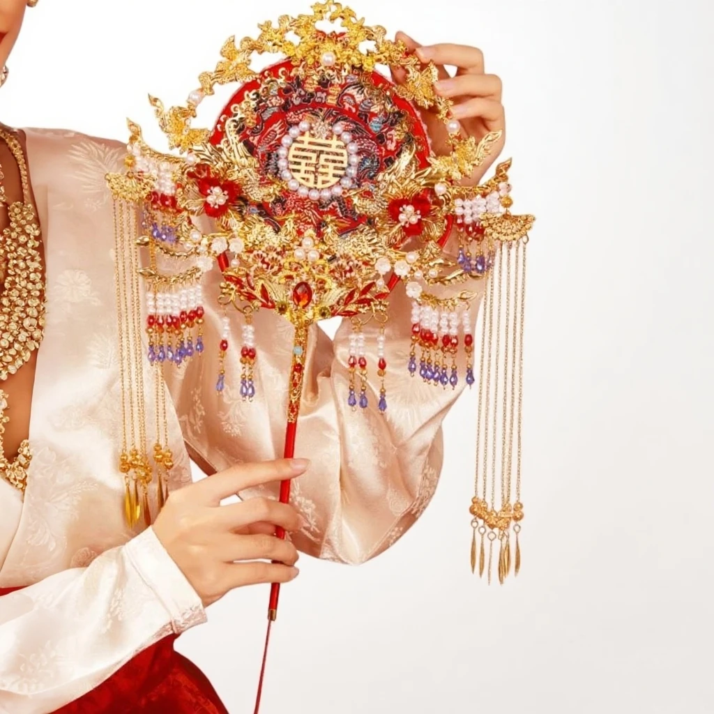 Leque de casamento com coroa de Phoenix e nuvens rosadas