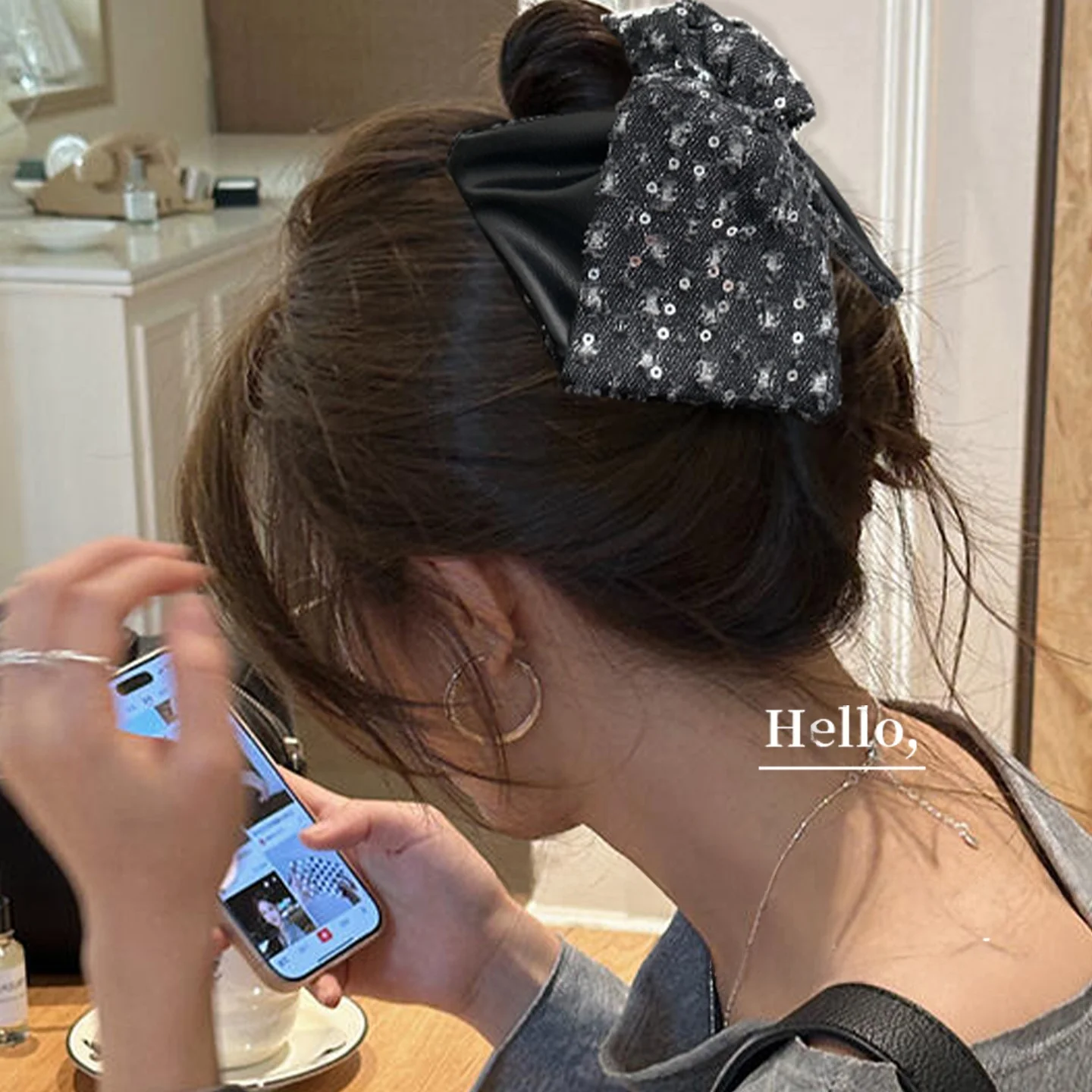 

High-End Korean Style Leather Denim Triangle Hair Grips Plump Back of Head Hair Clips Women's Shark Clamp Hair Cards 2025