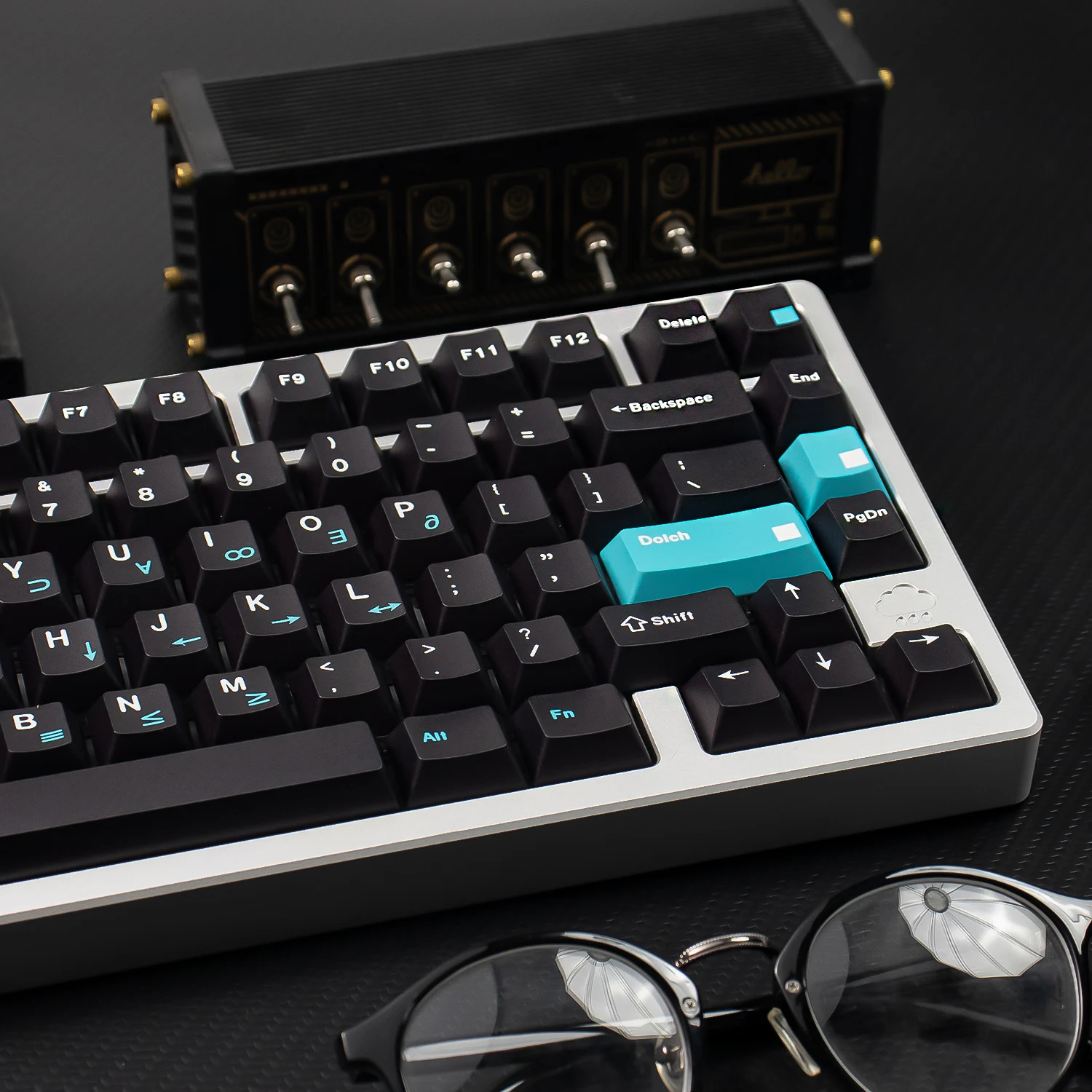 คีย์แคปธีม DOLCH 129 ปุ่ม โปรไฟล์ Cherry พิมพ์ลายด้วยเทคนิค Five Side Dye-Sublimation บนวัสดุ PBT สีดำแบบกำหนดเอง สำหรับสวิตช์ MX คีย์บอร์ดแบบกลไก