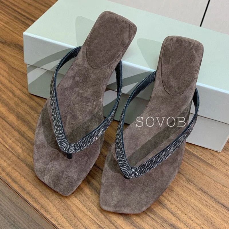 Sandal Herringbone dihiasi kristal musim panas wanita warna Solid sandal datar sederhana sepatu pantai liburan santai luar ruangan