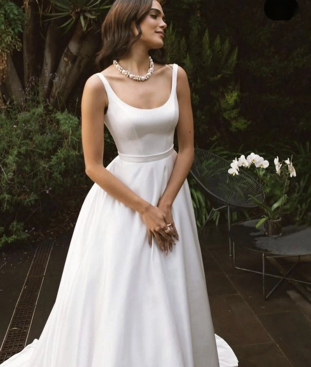 Robe de mariée élégante à bretelles spaghetti A-ligne, longueur au sol, dos nu, train de balayage, personnaliser pour mesurer les patients, quel que soit le satin ivoire