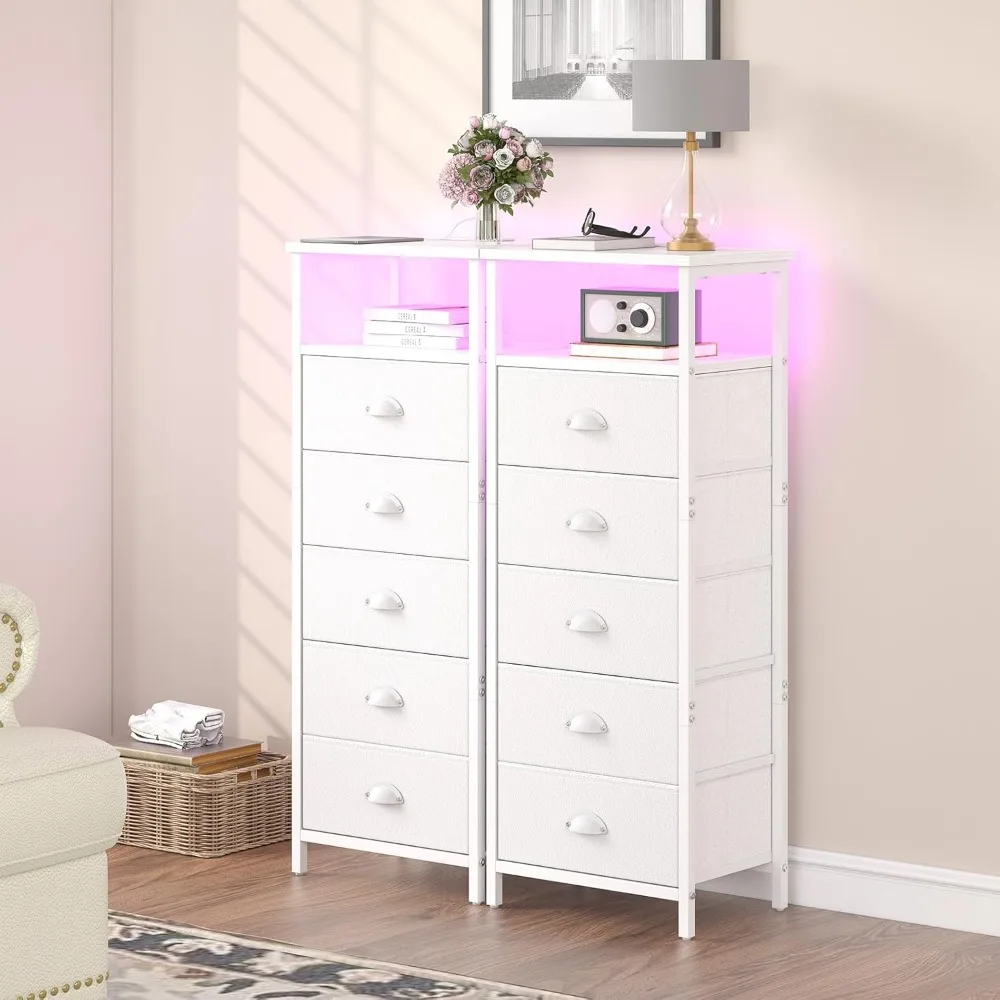 منضدة مع قاعدة شحن، منضدة بيضاء LED مع 5 أدراج قماشية، لمسة نهائية من البولي يوريثان، طاولات جانبية للسرير، مساحة تخزين مفتوحة من طبقتين