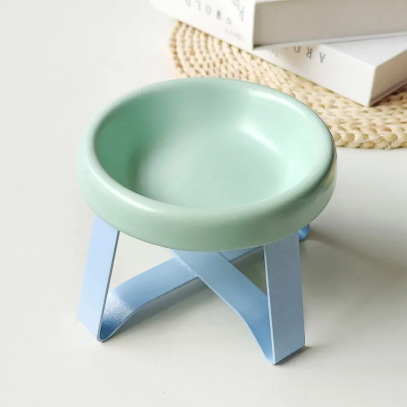 Neck-protecting elevated plastic food and water bowls , anti-chin-darkening flying-saucer-shaped pet feeding bowls