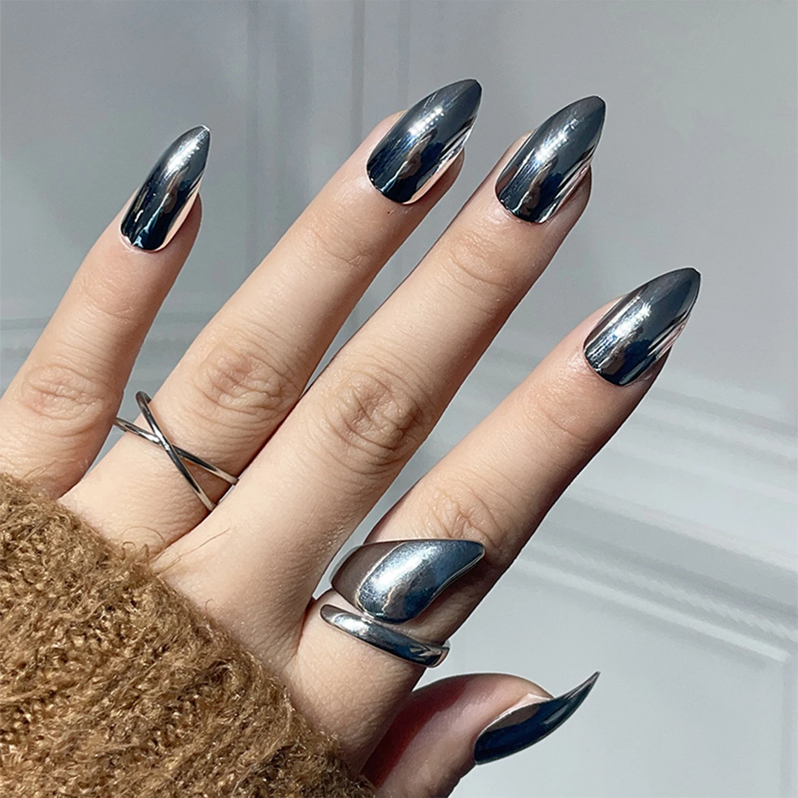 Silver Short Almond Fake Nails with Environment-friendly Acrylic Material for Impressive Professional Results