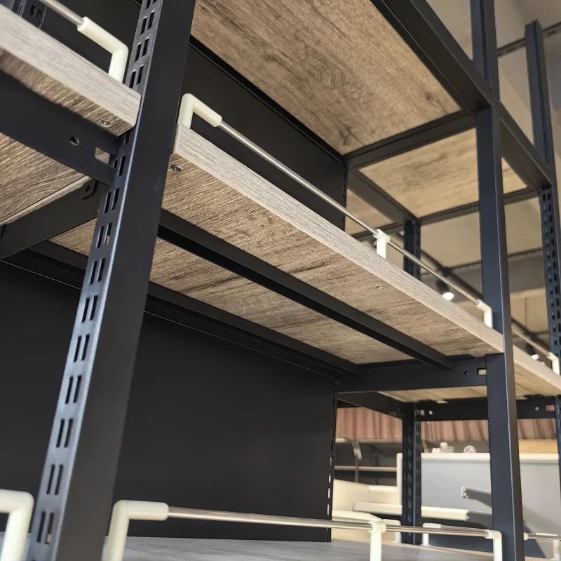 مخصص.360 °   الضميمة الكاملة من الصلب والخشب على الوجهين نظام رفوف العمود رفوف العرض القابلة للتخصيص متاجر البيع بالتجزئة