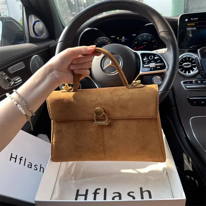 

2026New autumn and winter suede women's bag，Light Luxury Retro Handbag，High-end texture commuter single-shoulder crossbody bag，V