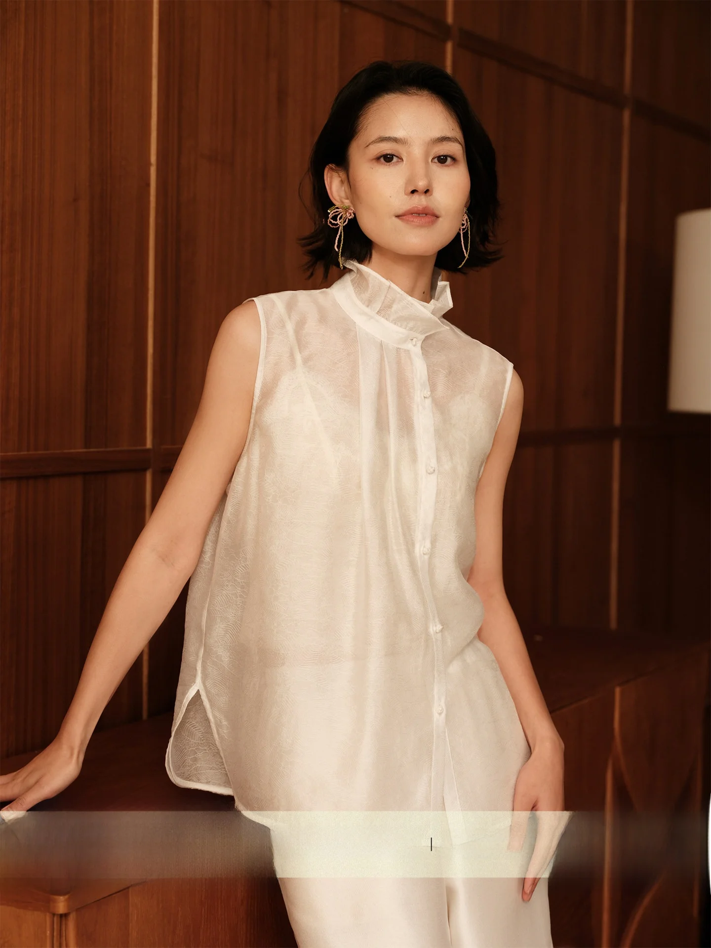 

Zhimai Rihua New Chinese Style Light Weight Acetate Lyocell Texture Weave Base Layer Vest Shirt Women's Loose Fit Sleeveless