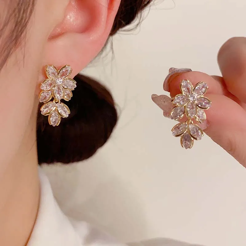 Korean Crystal Flower Drop Earrings for Woman Fashion Elegant Shiny Zircon Geometric Temperament Earrings Wedding Party Jewelry