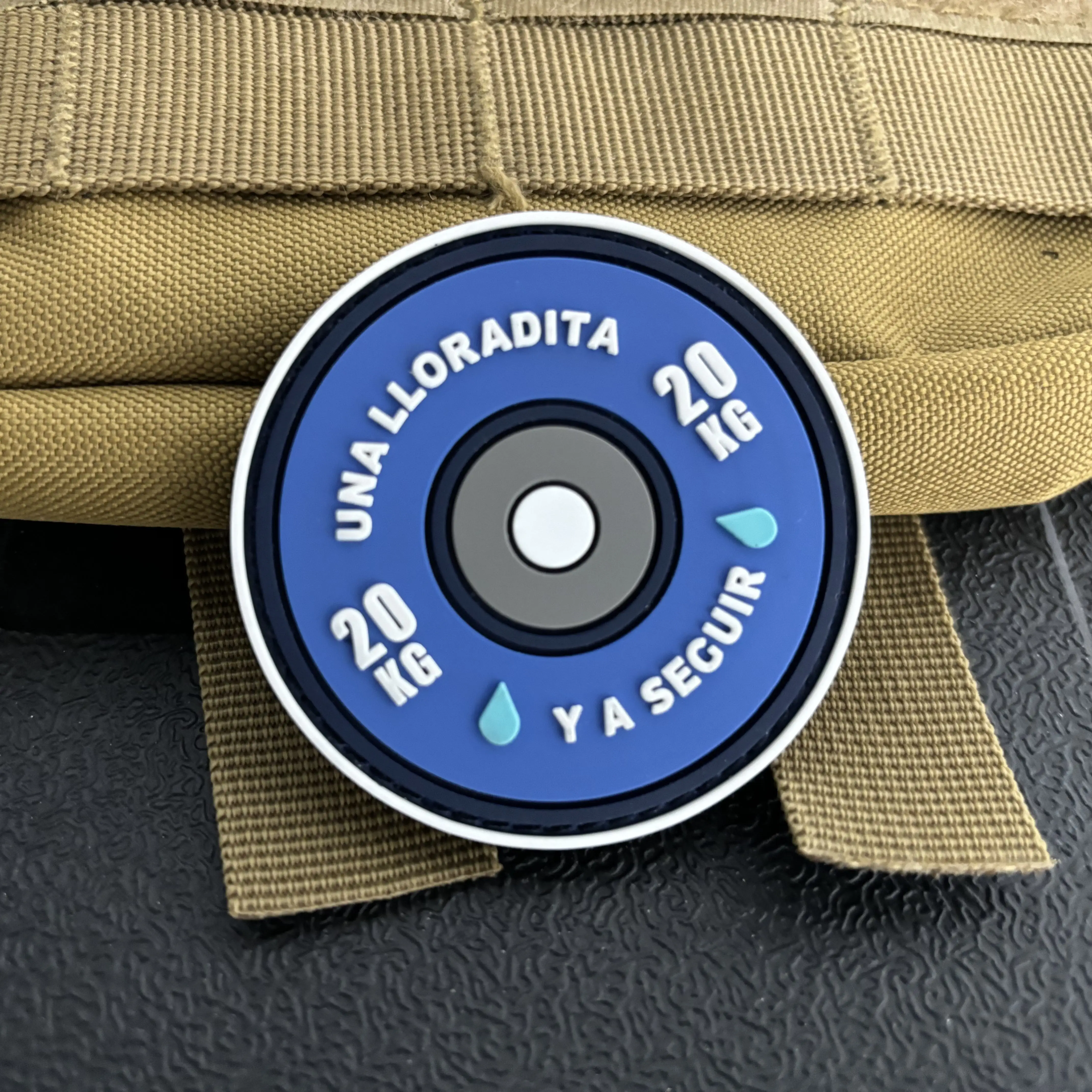 20kg Barbell Plate PVC Patch with Hook Loop Weight Plate Tactical Patches Funny Morale Badge Fitness Enthusiast Backpack Sticker