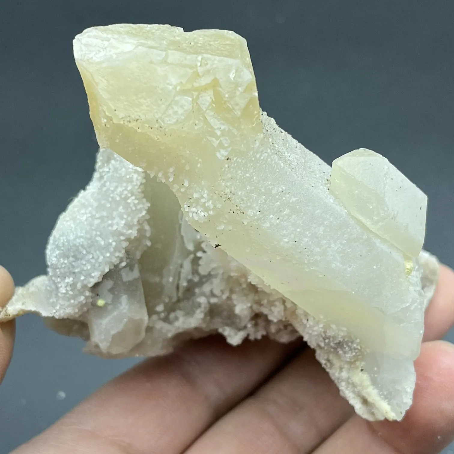 Two-color Twin Castle Backbone Citrine and Calcite Symbiosis Crystal Backbone Raw Stone Ornament Healing Skeleton Pillar