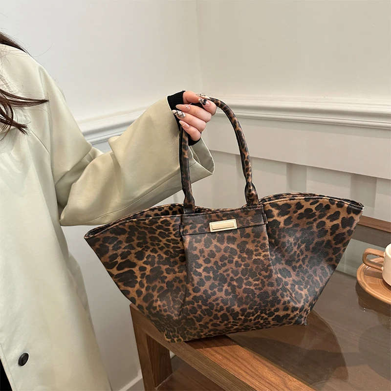 

Fashion Leopard Wing Bag Large Capacity Casual Hand-held Underarm Bag Spacious Shoulder Tote Bag For Women Storage Shopping Bag
