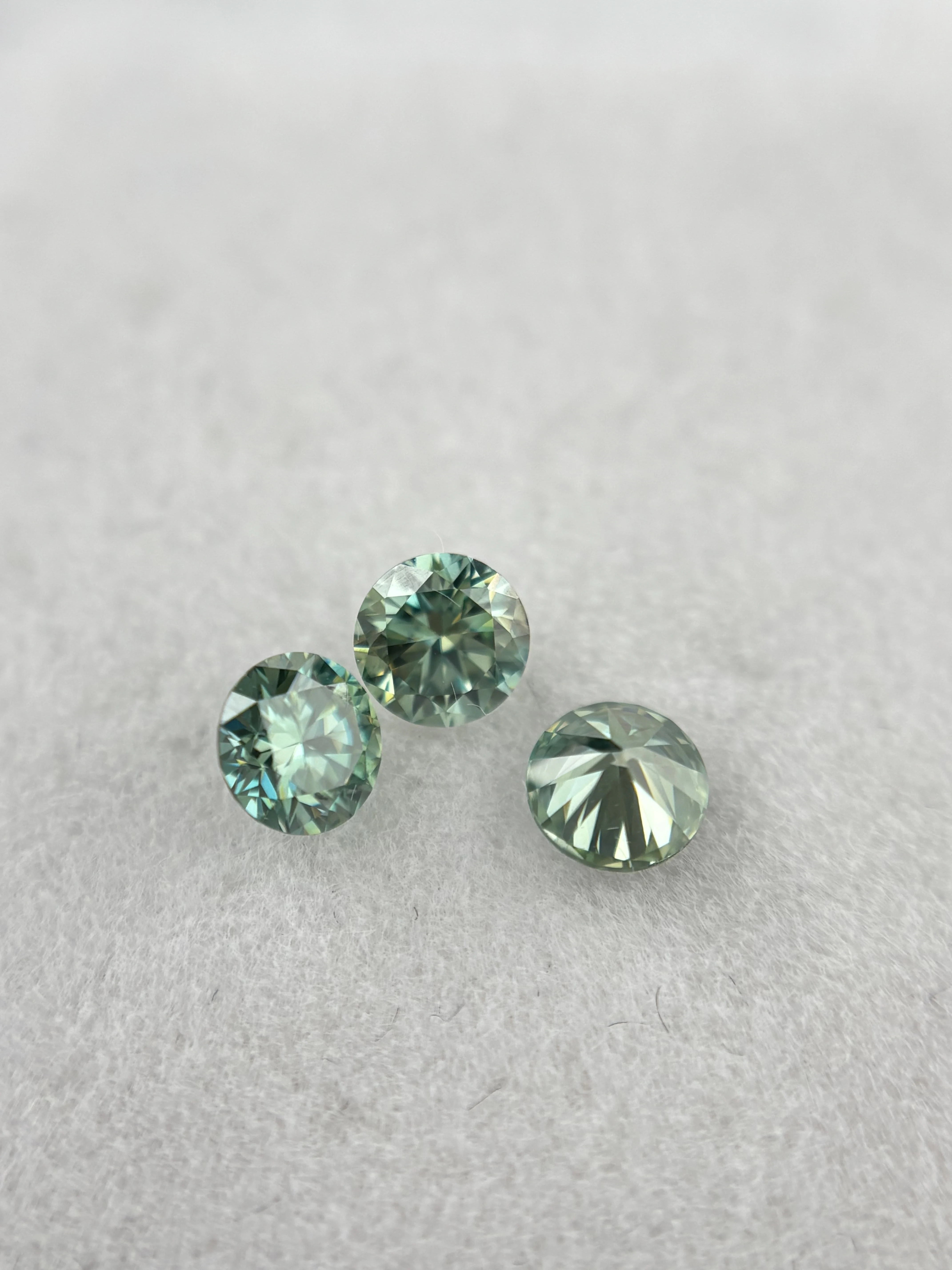 

100pcs 4.0mm Blue Green Moissanite stone payment