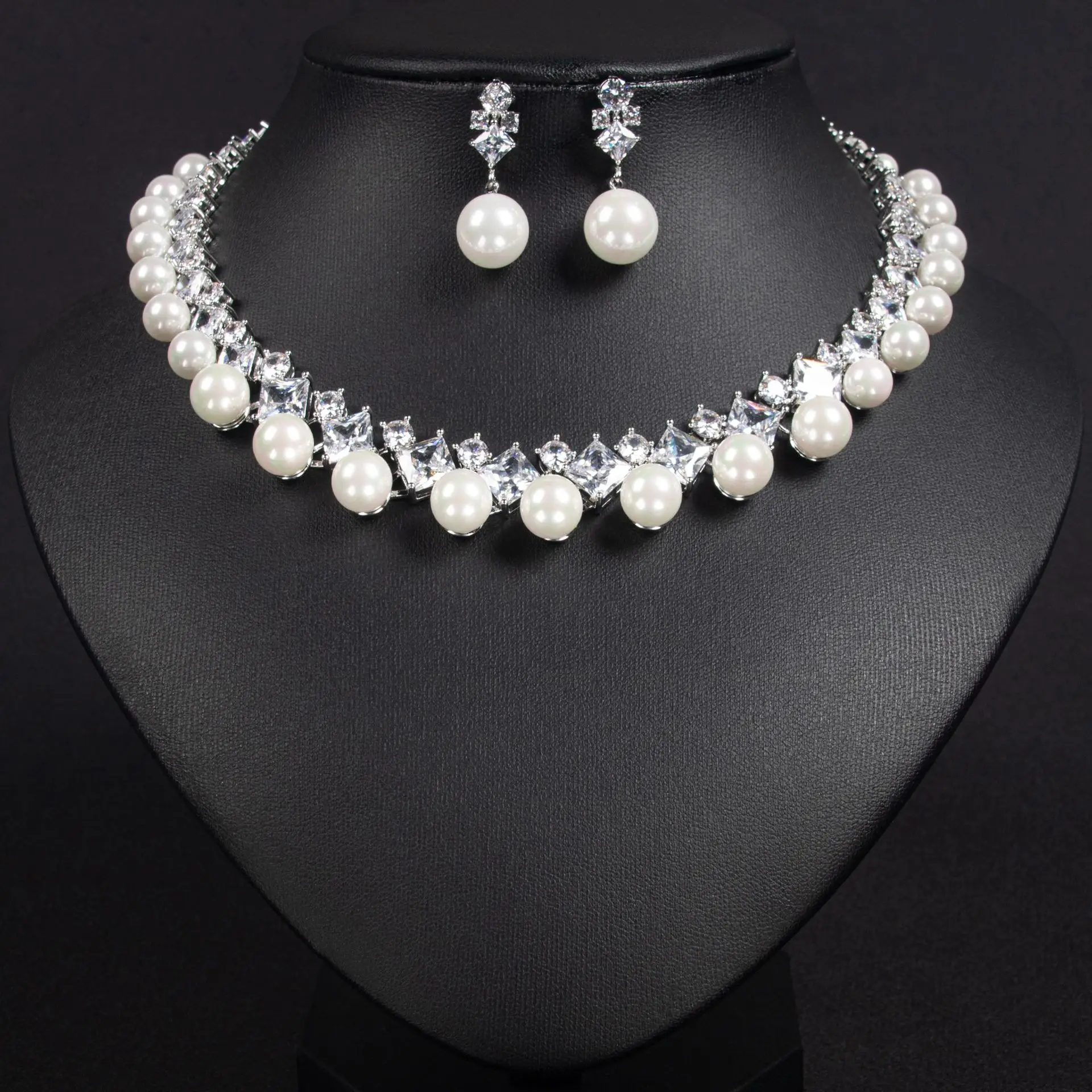 

2024 popular European and American fashion versatile wedding jewelry, pearl necklace earring set, women's collarbone chain tasse