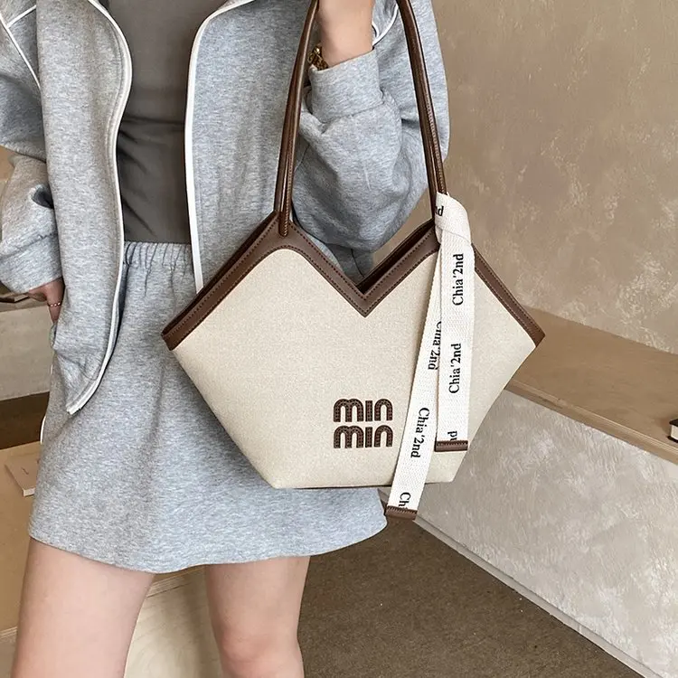 Classic Designer Paris Letter Logo Fashion Diaper Bags For Women Minimalist Elegant Large Capacity Shoulder Bag