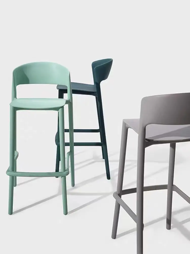 İskandinav Tarzı Kalınlaştırılmış Plastik Yüksek Tabure, Dış Mekan İstiflenebilir Yüksek Tabure, Küçük Daireler için Tasarımcı Minimalist Bar Taburesi