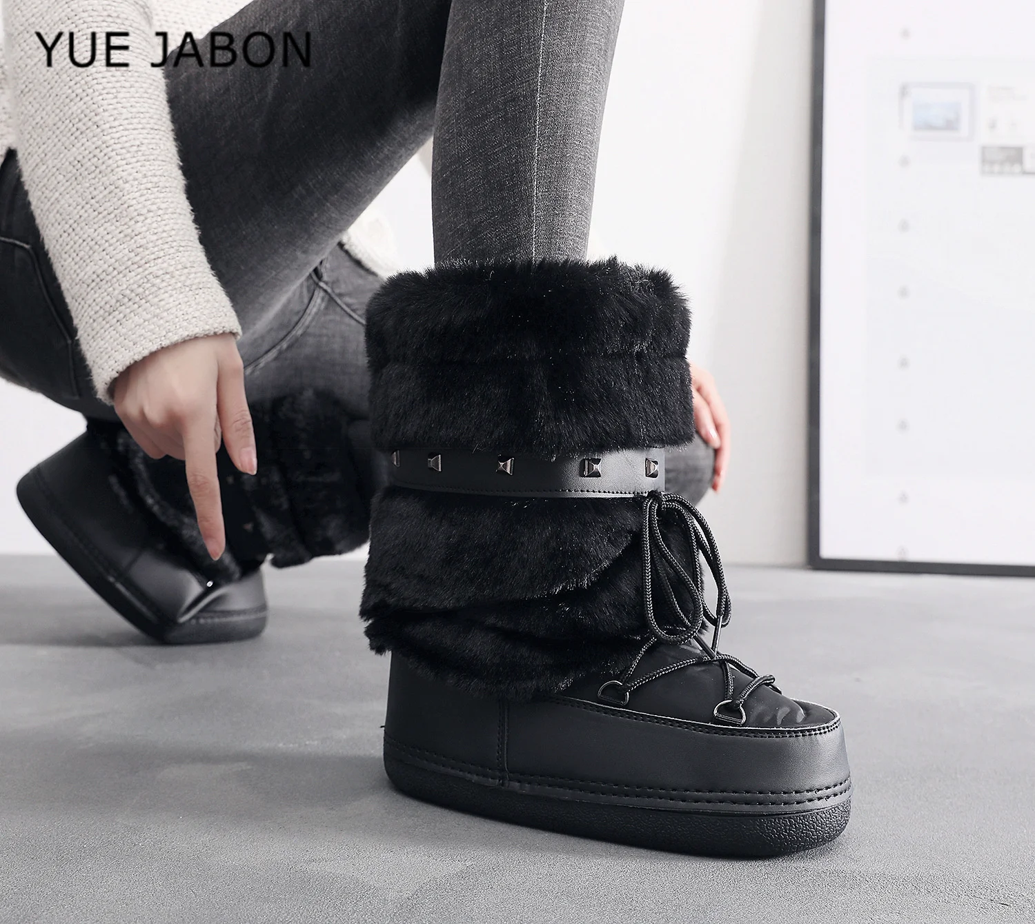 New Women's Furry Boots Black Warm Skiing Winter Boots Women Space Boots Trendy Ladies Winter Shoes Non-slip Girls Snow Boots