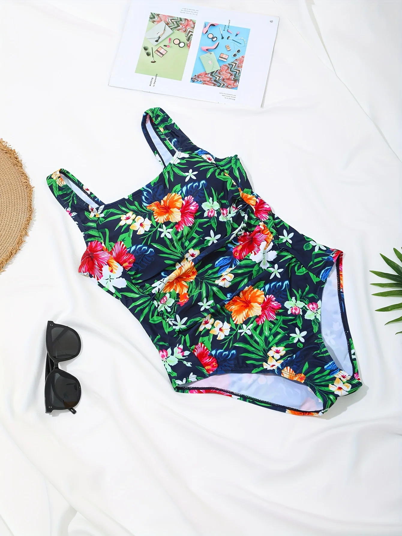 بدلة سباحة Luxy Trio قطعة واحدة - تحكم في البطن، تصميم عالي القطع - ملابس سباحة نسائية عصرية لمظهر شاطئ أنيق