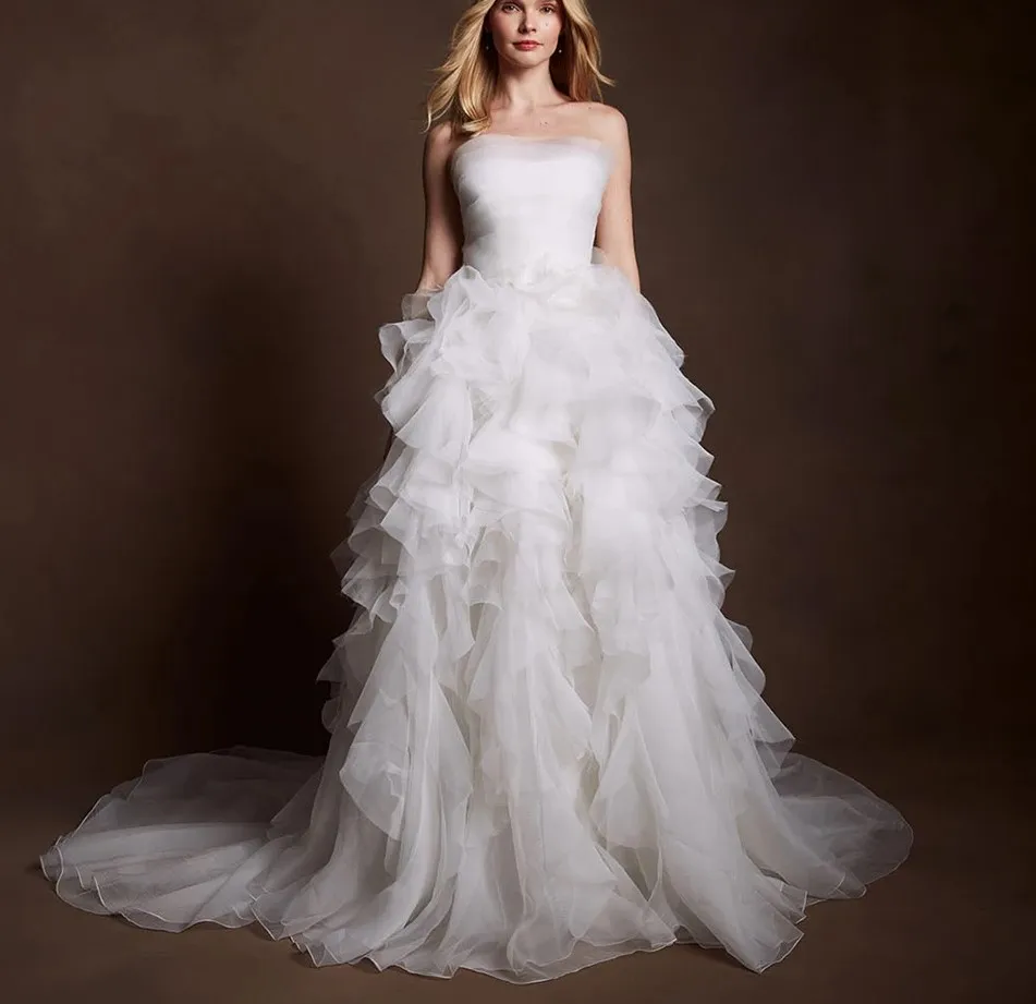 Elegant Tulle Wedding Dresses Strapless Ruffles Tiered Princess Bride Prom Gown Exquisite Bridal Gown Vestidos De Noiva