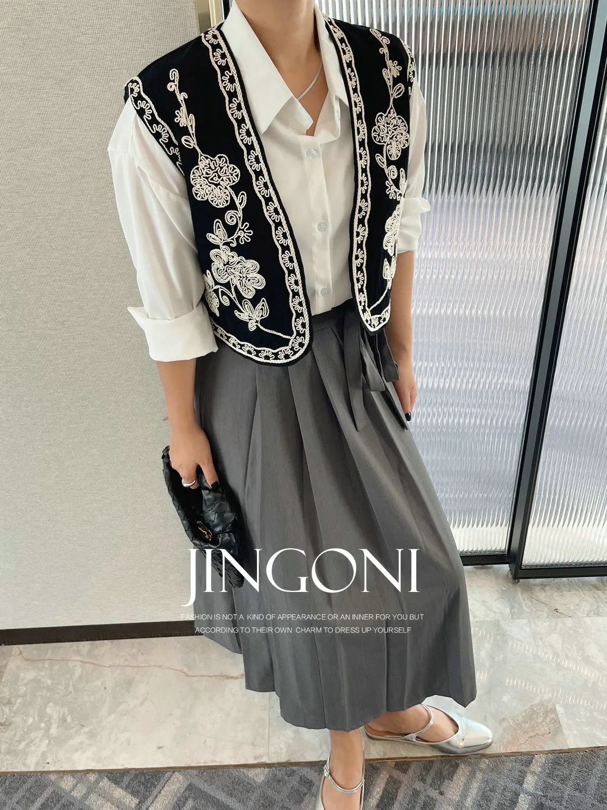 Embroidered Floral Vest Tops Y2K Women Clothing 2024 Woman Autumn Trend Sleeveless Korean Style Vintage Elegant New Waist Coat
