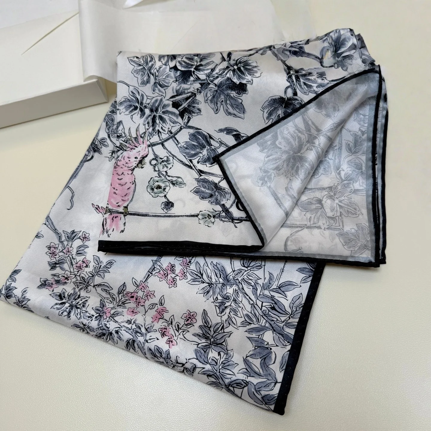 

Luxury Brand Women's Scarves Stylish Printed Double-Sided Scarves Versatile Shawls Handbag Headbands Scarves Hairbands Gifts