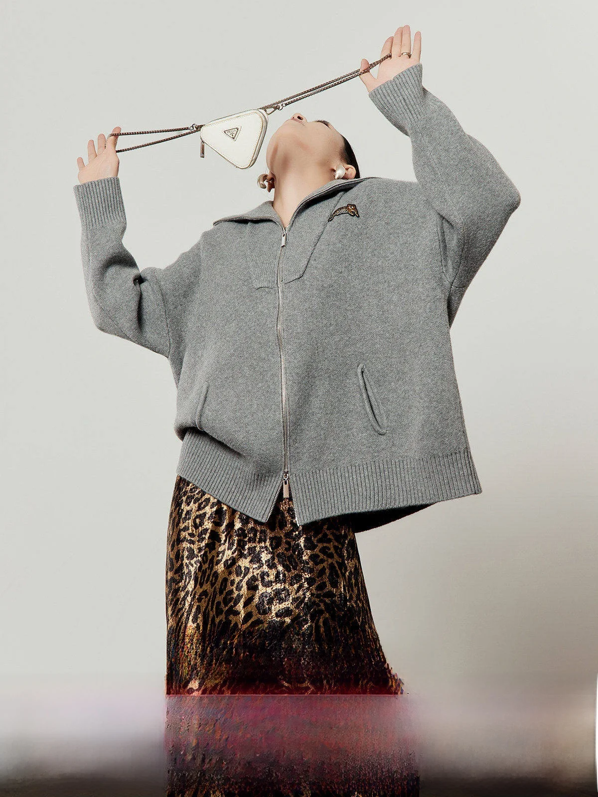 

ay Knitted Zipper Loose Fit Women's Sweater with Leopard Embroidery Winter New Arrival Casual Sle Online Exclusive