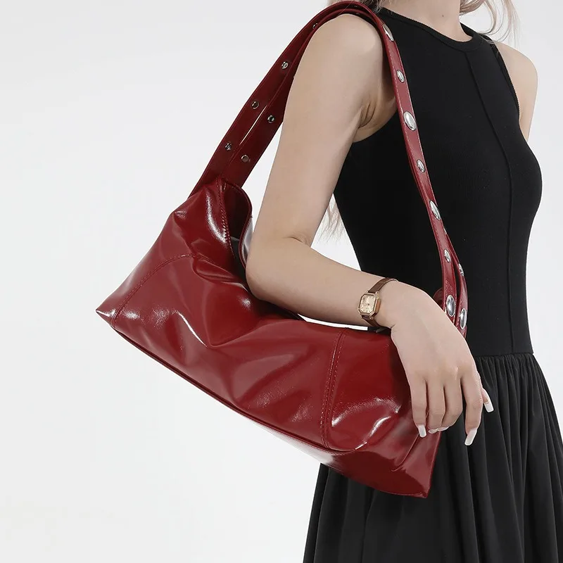 

2025 New Women's Shoulder Bag Spring Summer Fashion Boho Chic Spacious Underarm Purse Retro Studded Crossbody Bag Casual