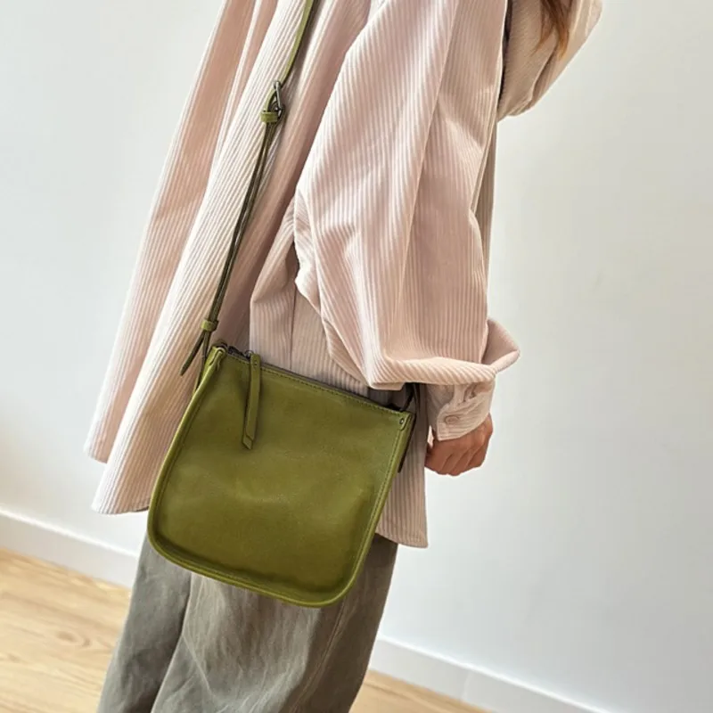 Johnature Spring/Summer Small Bag Genuine Leather 2026 New Women Bucket Bag Outward Commuting Simple Shoulder Crossbody Bags