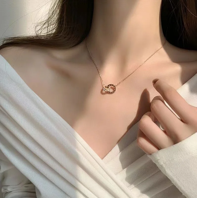 Popular European and American fashion Roman numeral necklace for women, light luxury and high-end necklace