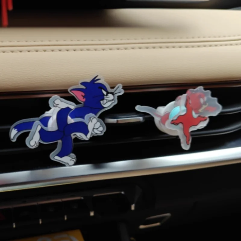 Vendita calda Tom e Jerry Cartoon Car Air Outlet Decorazione Aria condizionata Accessori acrilici Clip Girevole Kawali Giocattoli Regali