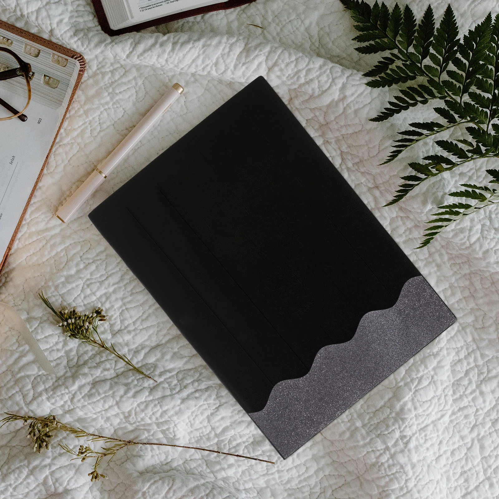 

1 Roll Glitter Blackboard Border Decal Classroom Replaceable Bulletin Board Decorative Paper Chalkboard Decal Trim