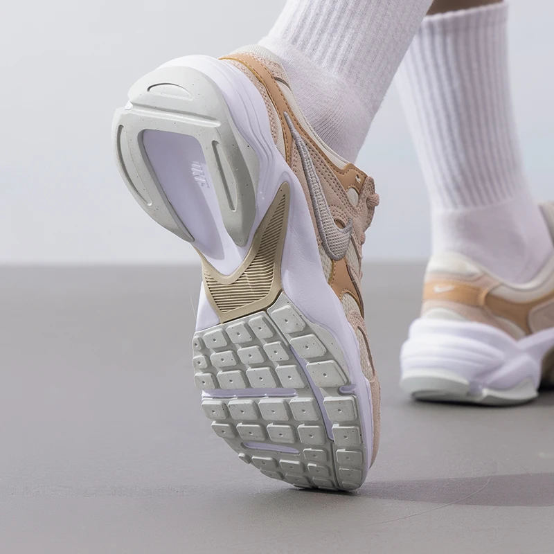 نايك أحذية نسائية Al8 أحذية رياضية خفيفة الوزن في الهواء الطلق عارضة أحذية تنفس توسيد الاحذية Fj3794-105