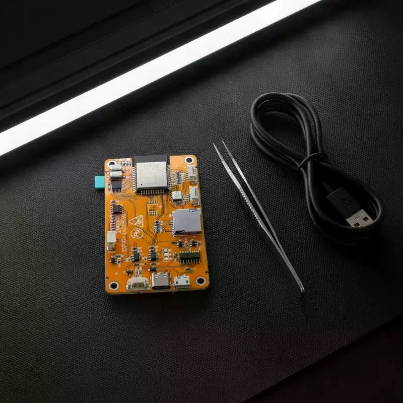modulo-esp32-com-ecra-inteligente-de-28-polegadas-wifi-bluetooth-processador-de-duplo-nucleo-e-resolucao-de-240x320-para-desenvolvimento-de-interfaces-de-utilizador-interativas-em-dispositivos-portateis