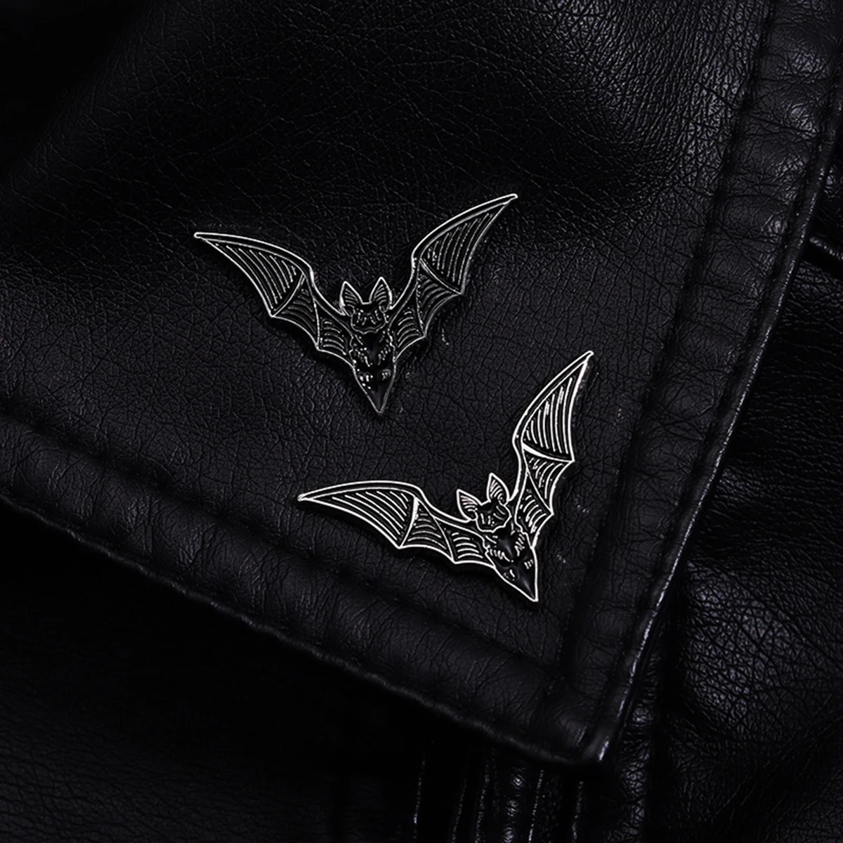 Halloween Bat smalto Pin alternativa Goth moda strega stile spilla cartone animato animale zaino distintivo gioielli regalo per bambini amici