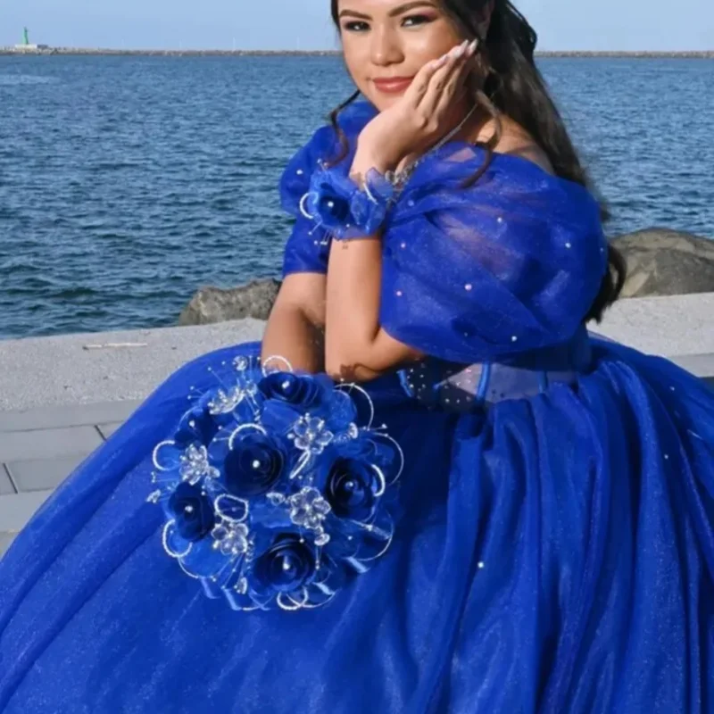 Vestidos de quinceañera azul real personalizados con hombros descubiertos, apliques de lentejuelas, cristal de Tull, Vestido de cola larga 15 para quinceañeras