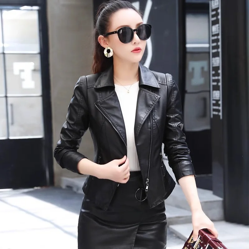 ファッショナブルなショート丈レディースジャケット スリムフィット ソフトレザーシャツ 高級感のあるヨーロピアンスタイル ジッパーデザイン 通勤スタイル ポリエステル繊維
