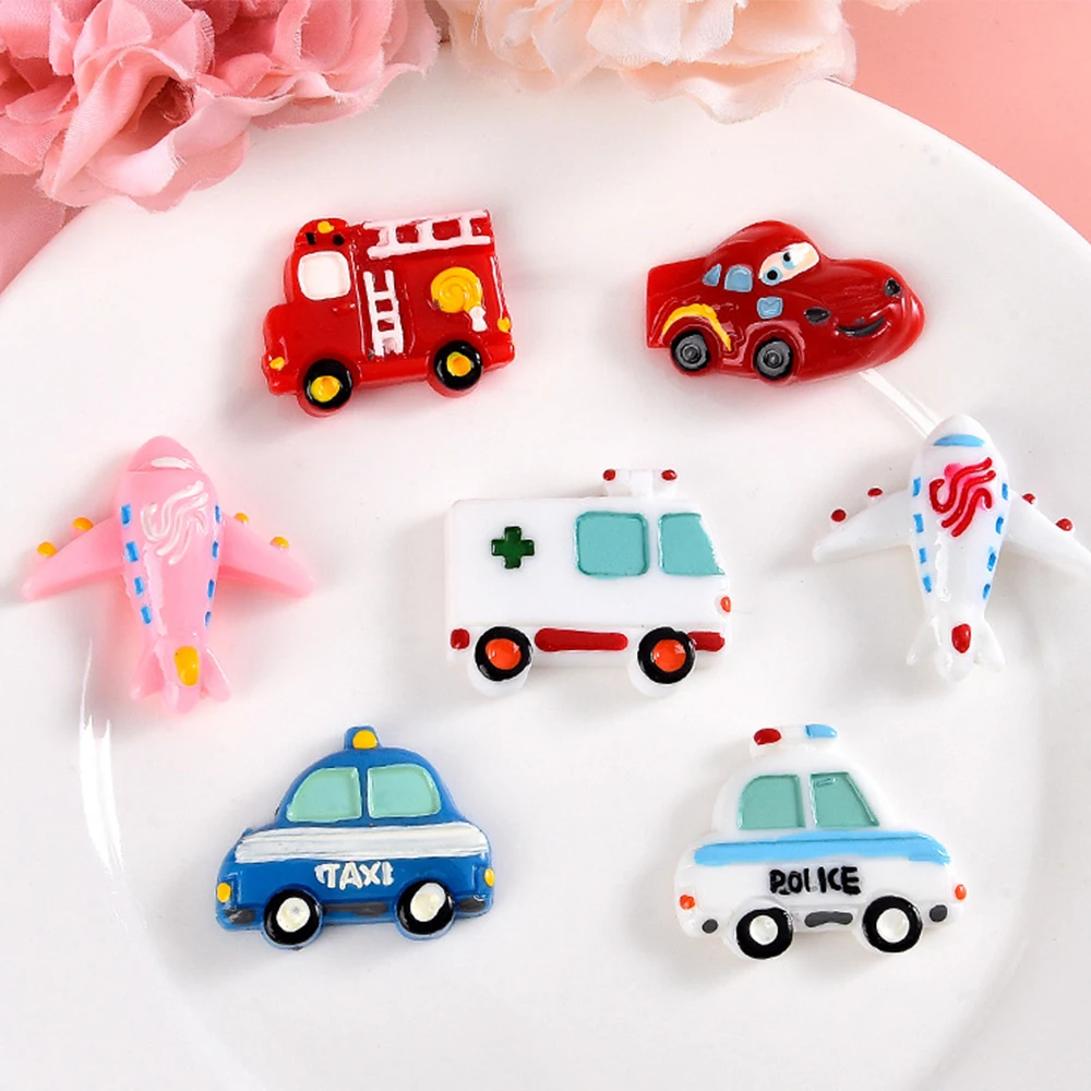 10PCS Cartoon Car Series resina cabochon con retro piatto per tornante Scrapbooking gioielli fai da te accessori per la decorazione artigianale