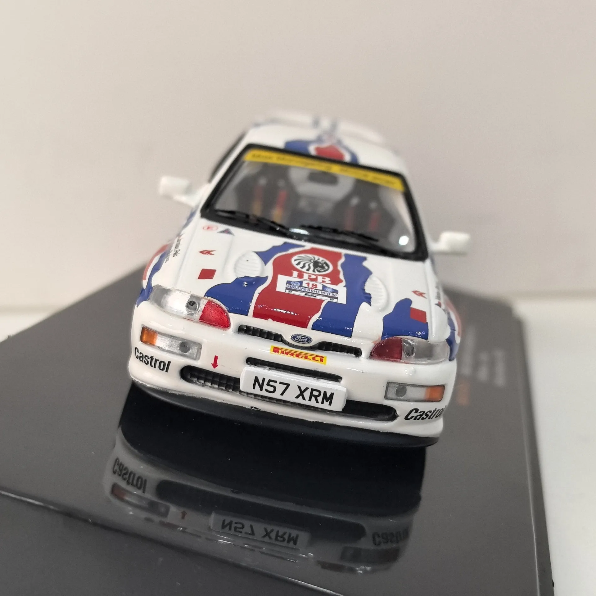 Diecast IXO Scala 1/43 FORD ESCORT RS # 18 1996 Ford Modello di auto in lega Giocattolo da collezione Regalo Souvenir Display Ornamento