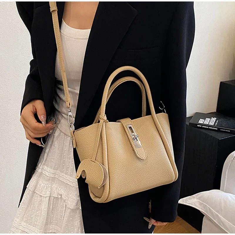 Koreanische Umhängetasche, weiche PU-Eimer-Handtasche, einfarbige Damen-Einkaufstasche mit großer Kapazität, Schultertasche für den täglichen Gebrauch – Detail 19